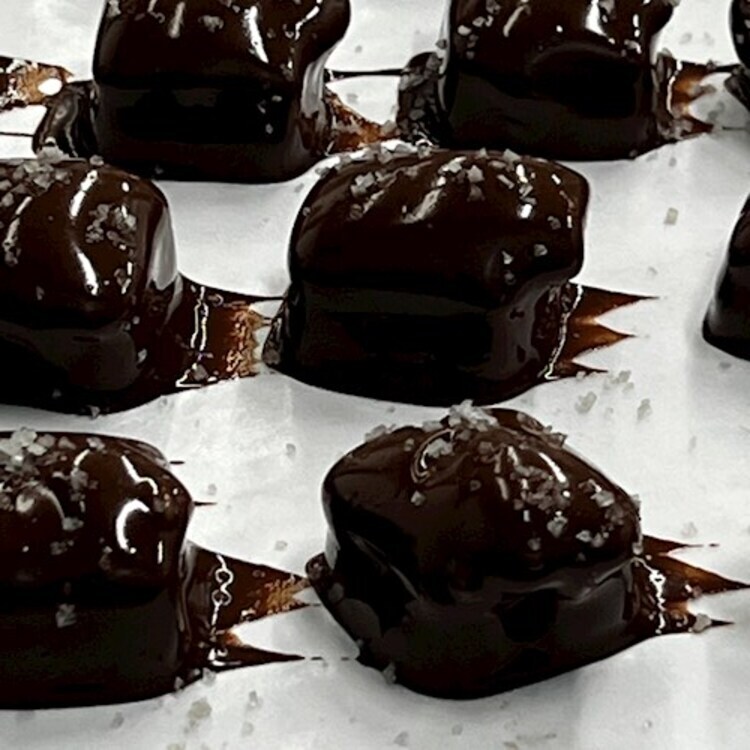 WAVE: DARK SALTED CARAMELS - 10PK (EDIBLE)